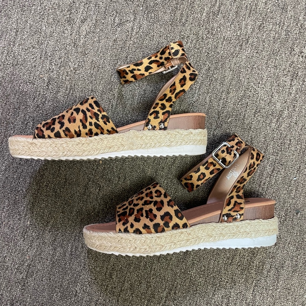Leopard print Buckle Strap Espadrille sandals - Picture 2 of 11